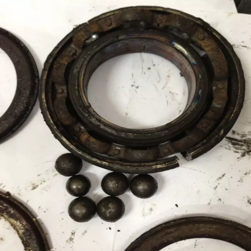 Identifying Symptoms of Damaged Bearings in Machinery